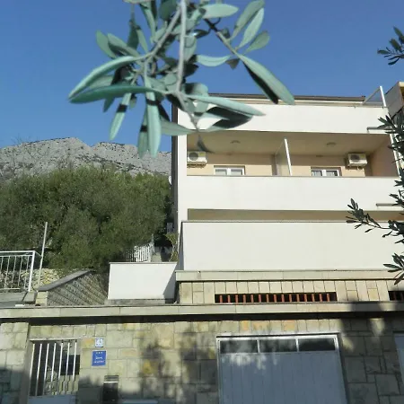 Mihael Apartman Brela