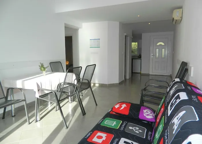 Mihael Apartman Brela