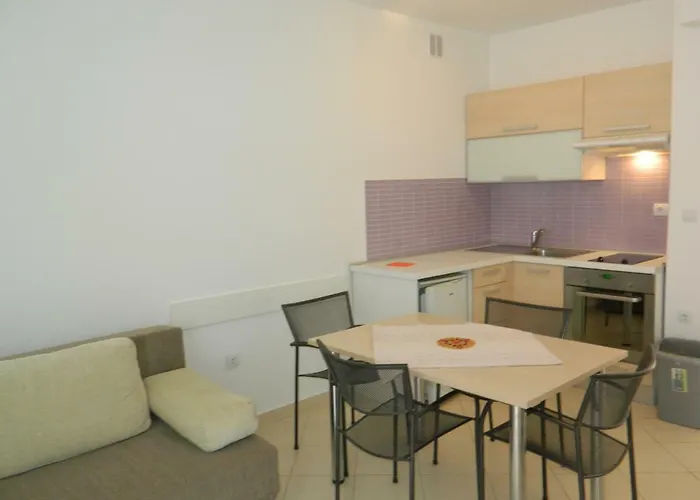 Mihael Apartman Brela